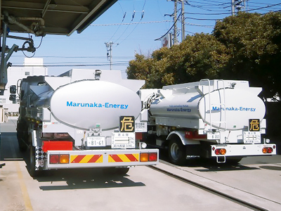 トラックによる軽油の運送